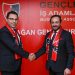 KURUCU BAŞKANIMIZ BAYRAĞI  YENİ DÖNEMDE SİNAN AYDIN’A TESLİM ETTİ.
